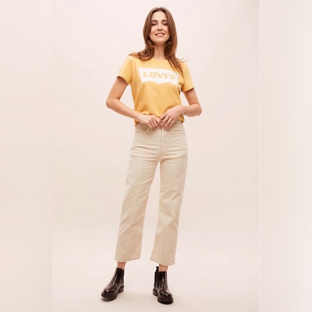 Levi’s Ribcage Corduroy Jeans in light tan - waist sz 28 inseam 27